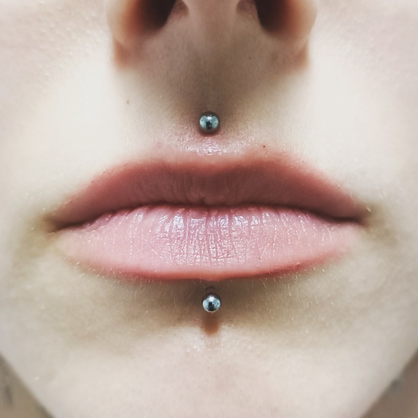 Medusa piercing in Labret vstavljen v Puer Aeternus studiu v Sežani