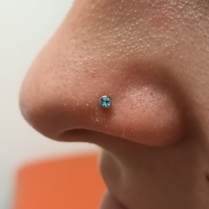 nostril piercing vstavljen v Puer Aeternus studiu v Sežani