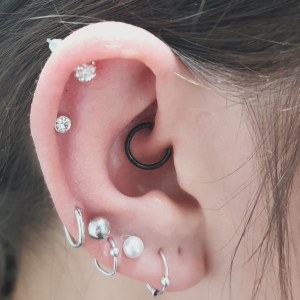 Daith piercing vstavljen v Puer Aeternus studiu v Sežani