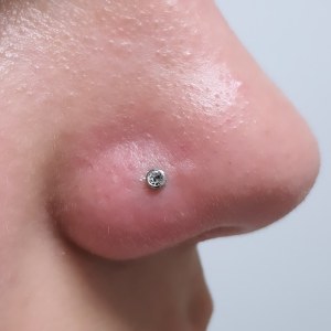 Nostril piercing, Nosni piercing vstavljen v Puer Aeternus studiu v Sežani