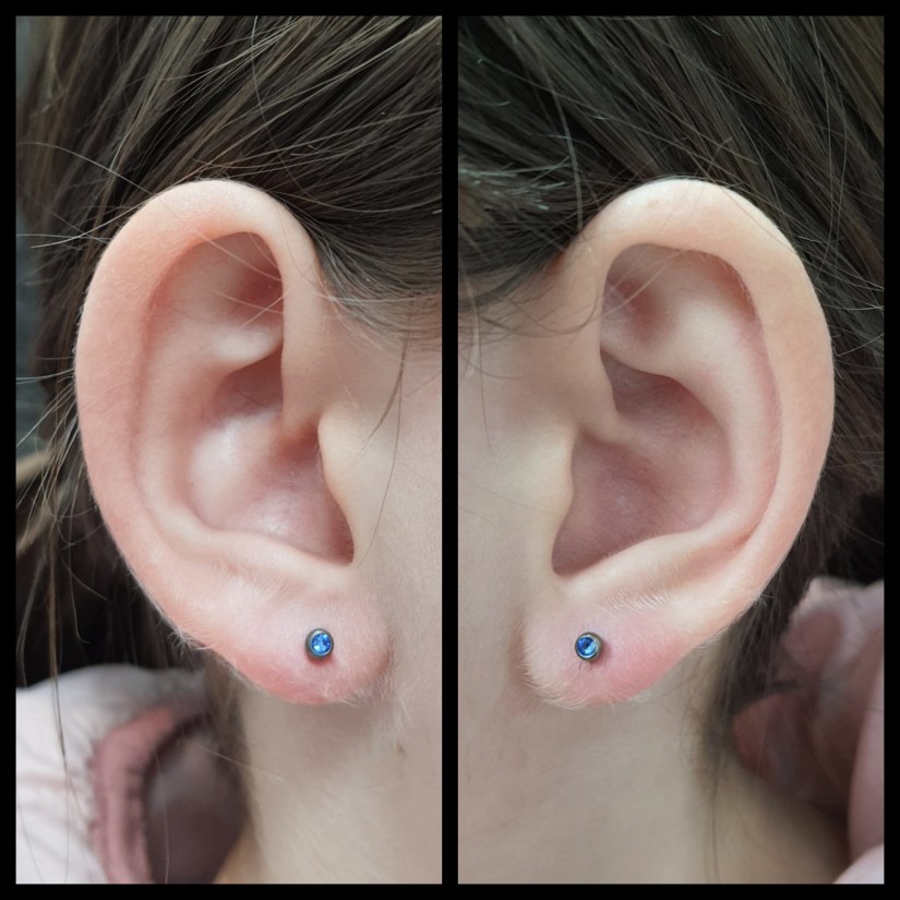 Mečice, klasičnei lobe piercingi vstavljen v Puer Aeternus studiu v Sežani