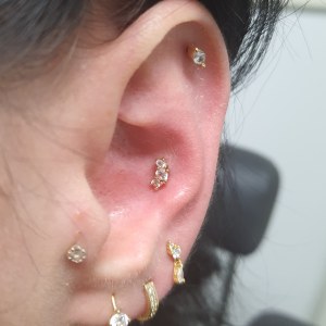 Helix piercing, vstavljen v Puer Aeternus studiu v Sežani