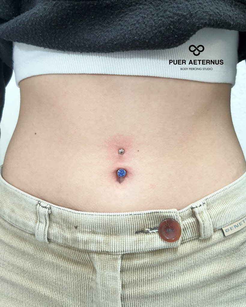 Navel piercing vstavljen v Puer Aeternus studiu v Sežani