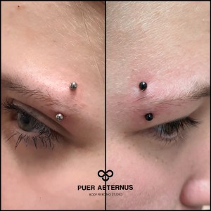 Eyebrow piercing vstavljen v Puer Aeternus studiu v Sežani